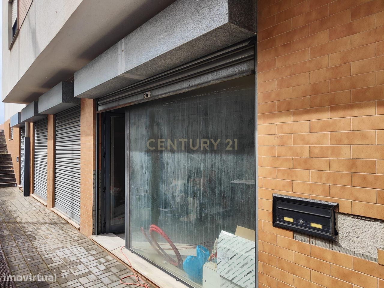Espaço Comercial Renovado para Arrendamento na Ameixoeira - Grande imagem: 1/19