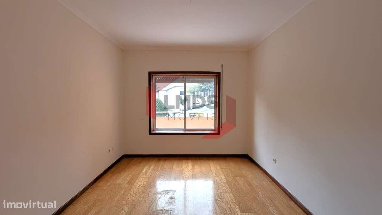 Apartamento T1+1 Valbom Centro-15