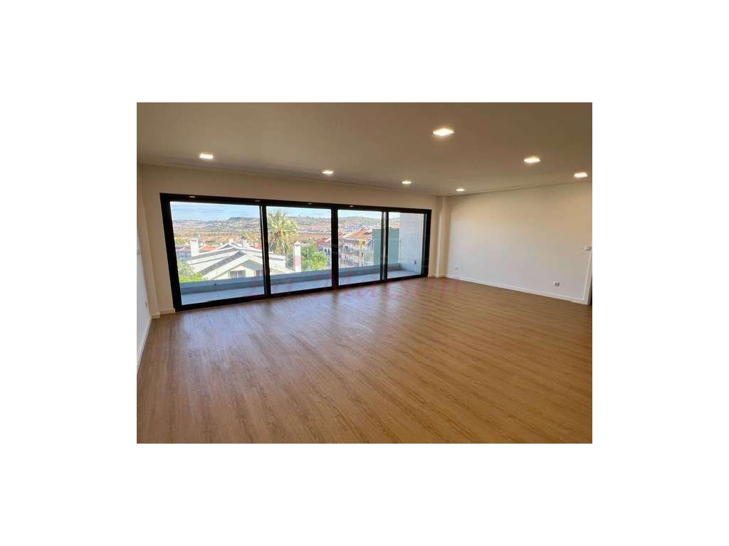 Moradia V5 no centro de Loures-35