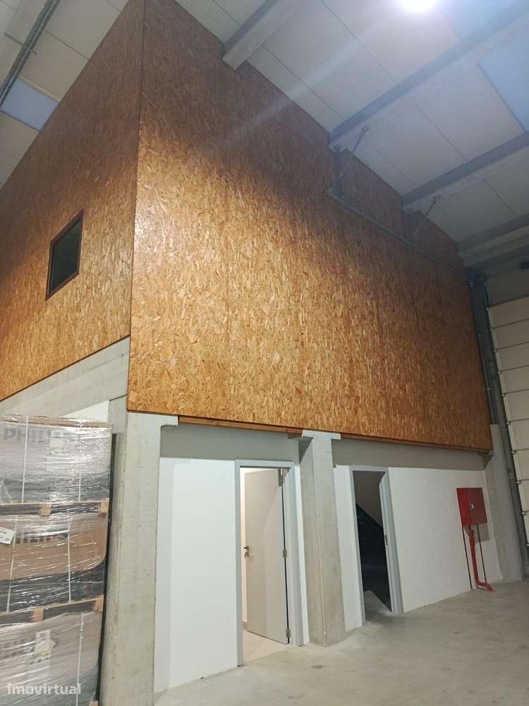 Pavilhão Comercial à Venda no Centro Empresarial de Paredes - Grande imagem: 4/22