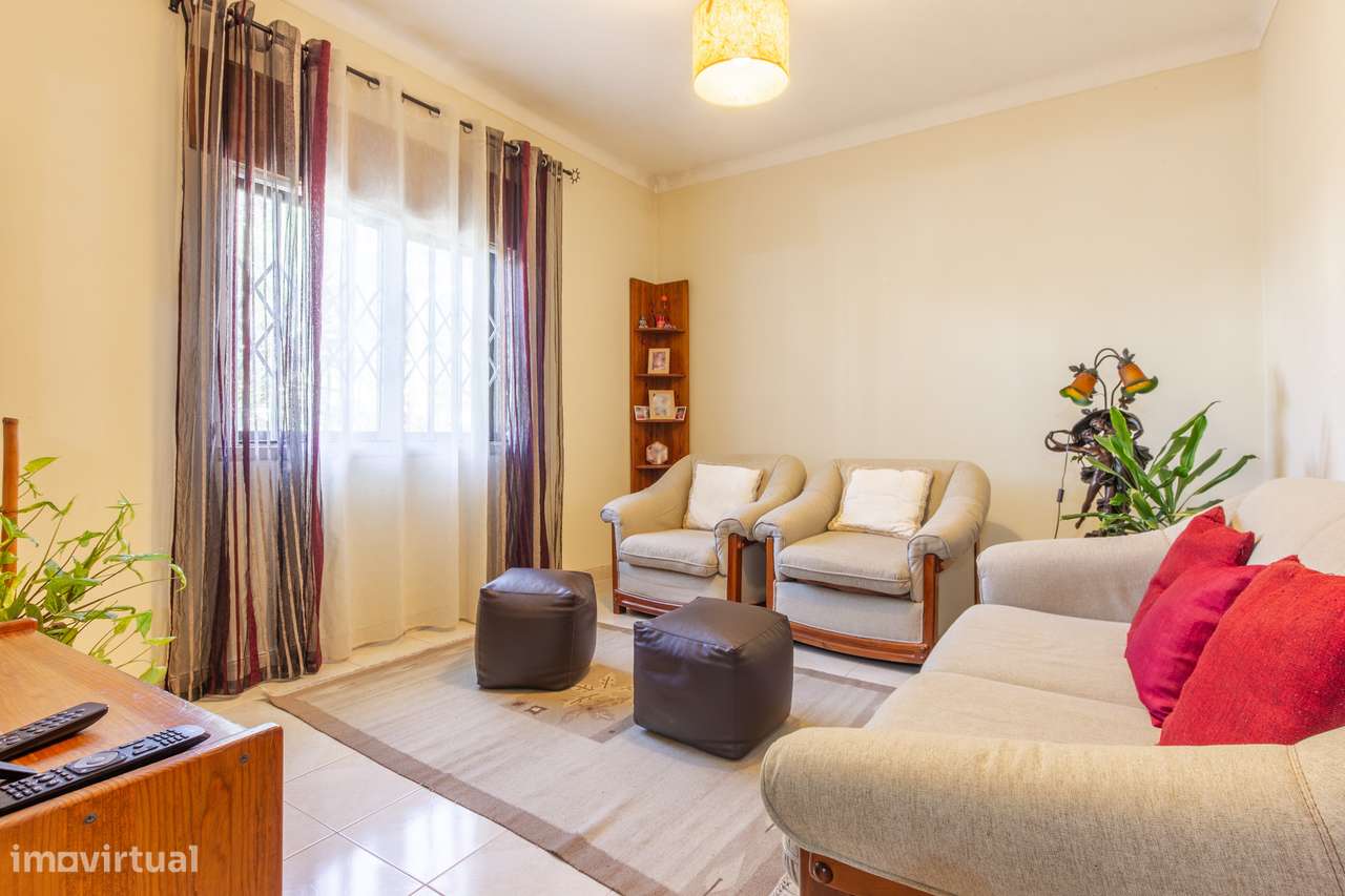 Moradia T5 isolada com jardim e terraço em Quinta do Conde-27