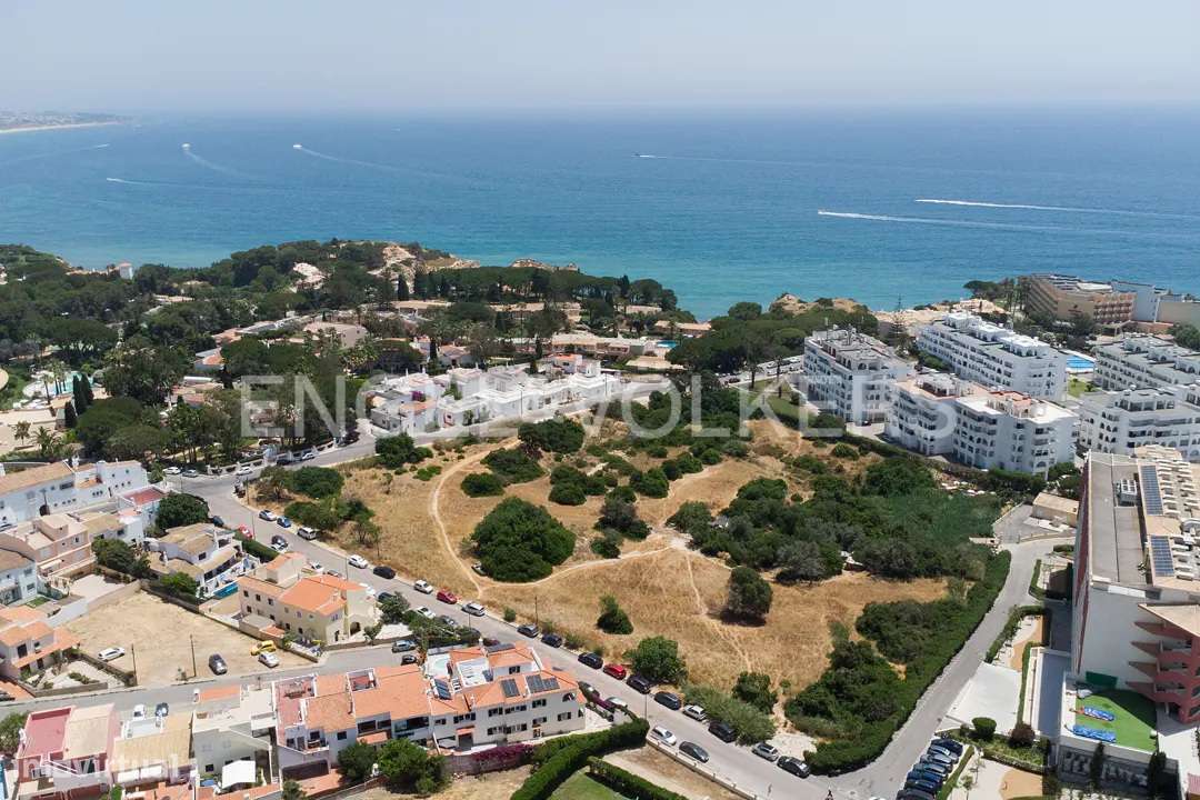 Espaçosa moradia em Porches a 300 metros da praia - Grande imagem: 3/53