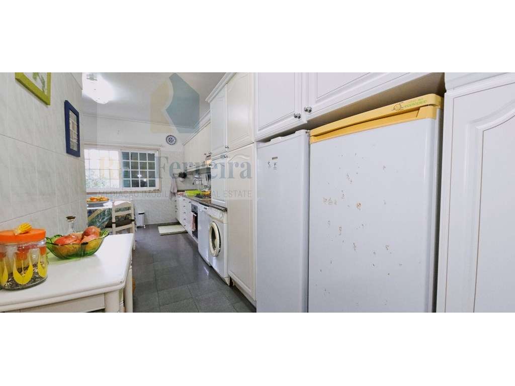 Moradia T5 com jardim privado e garagem !!-13