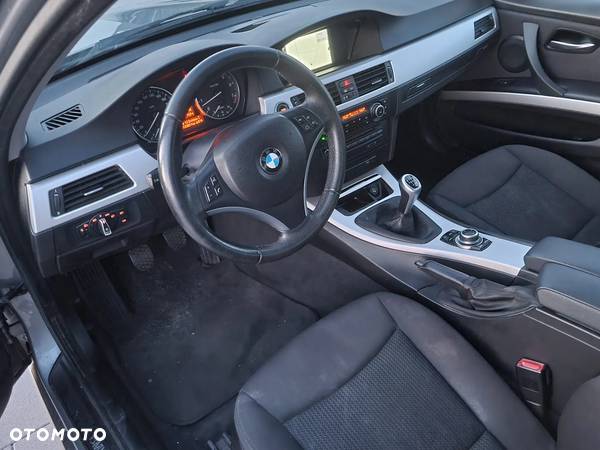 BMW Seria 3 320i - 4