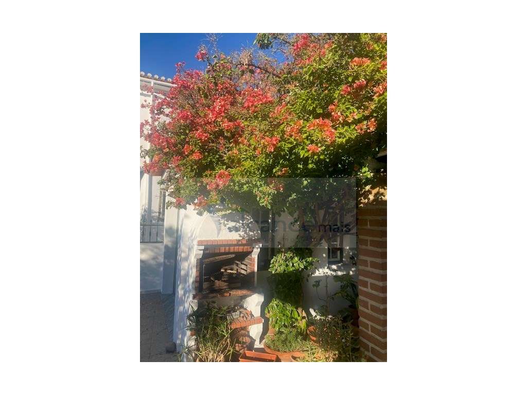 Moradia Exclusiva de Alto Padrão com Espaços Exterior Privativo-5