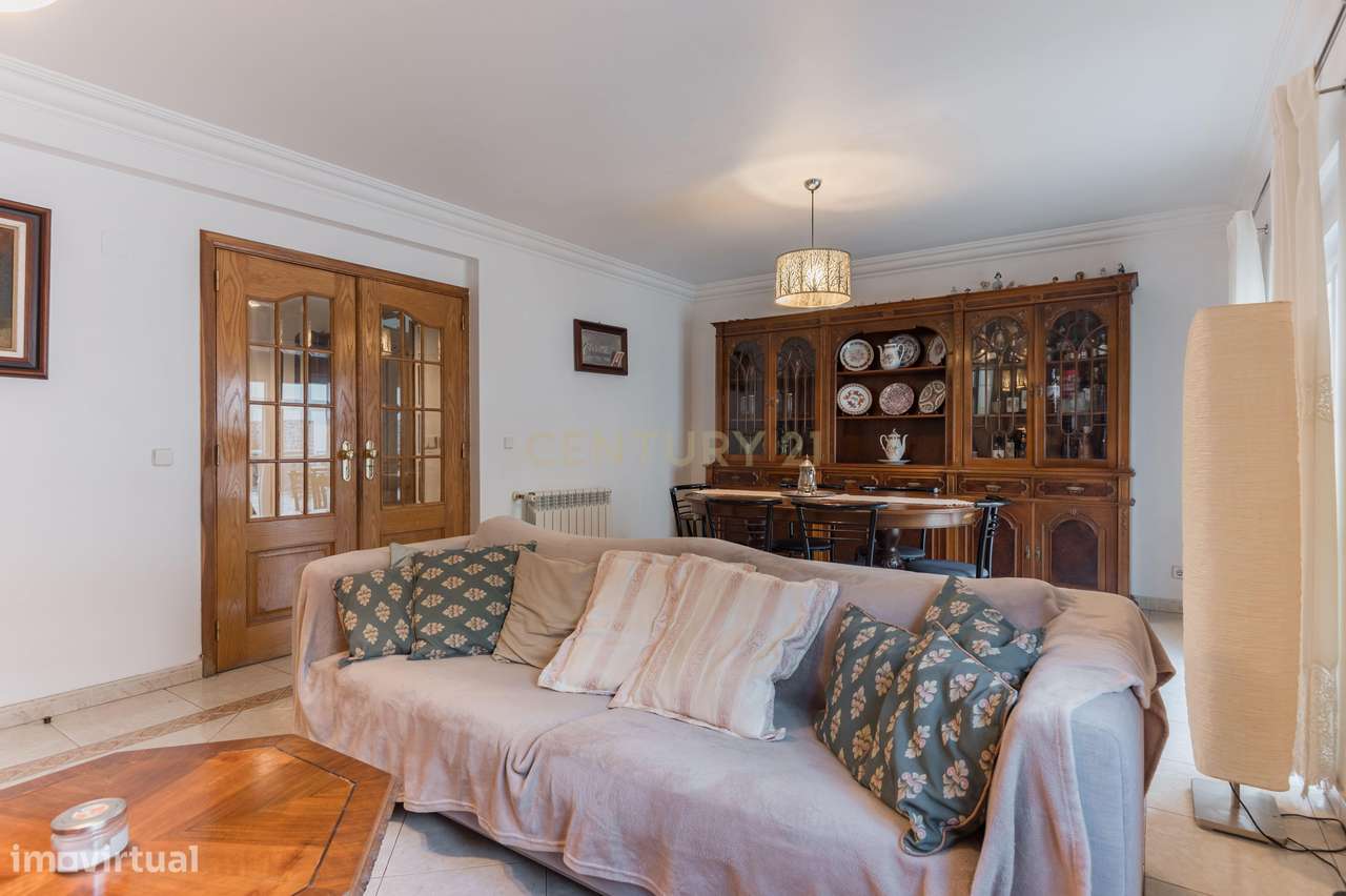 Moradia T3 de Charme no Bairro da Encarnação-6