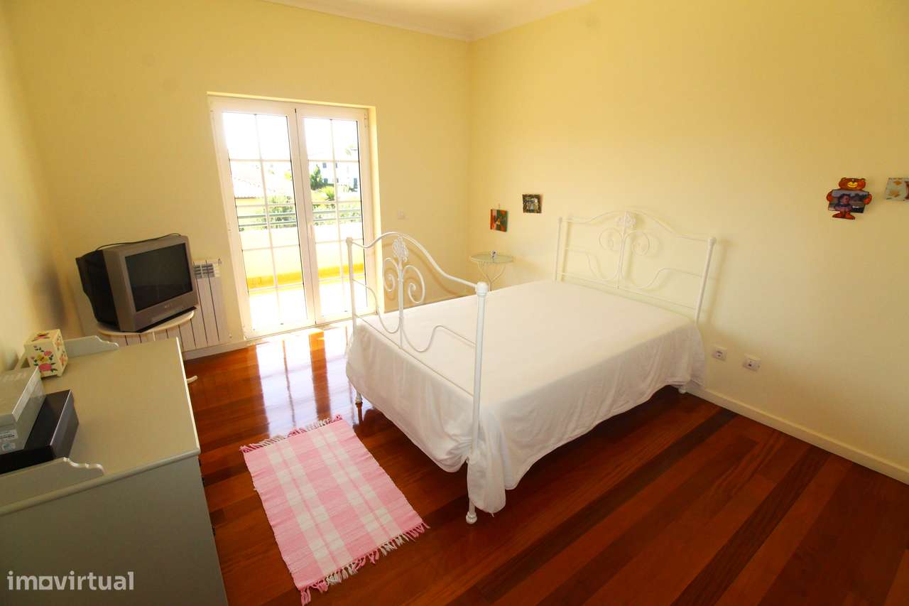 Elegante Moradia T4 Familiar-39