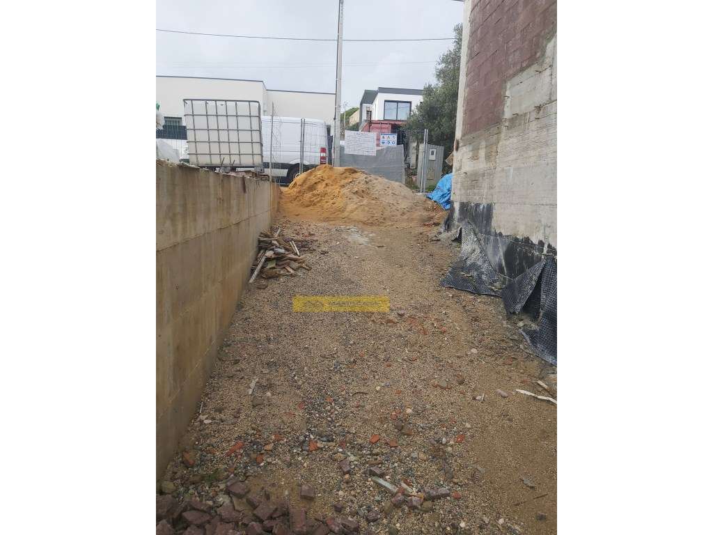 Moradia T3 a estrear com Piscina - Paiões Rio de Mouro-9