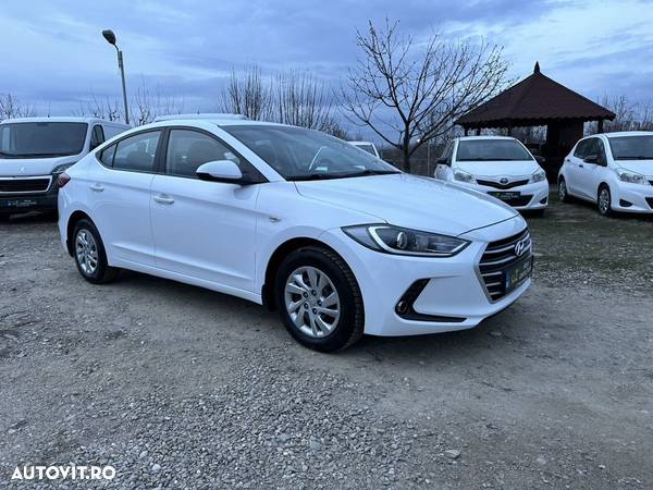 Hyundai Elantra 1.6 CRDI Exclusive - 1