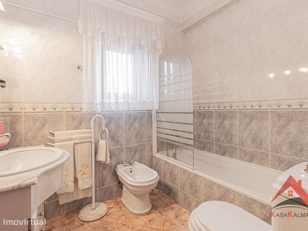 Moradia Isolada T4 com Aproveitamento de Sótão - Quinta do Conde-20