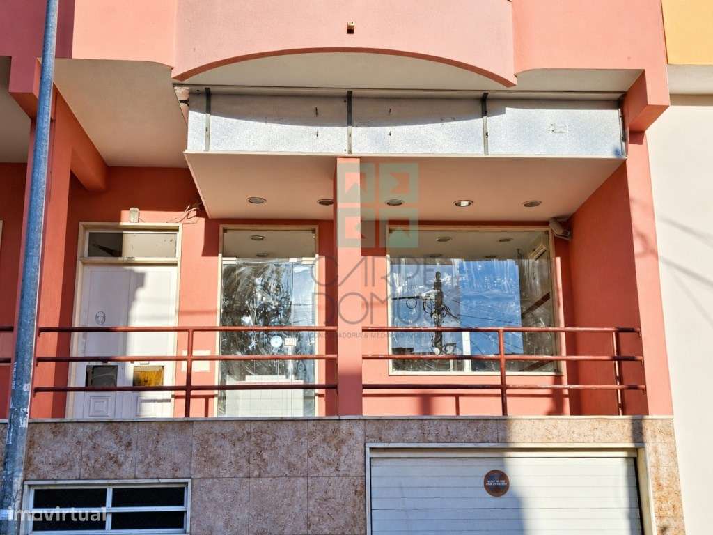 Loja comercial com 50m2, montra, zona movimentada, no Cacém, Sintra-8