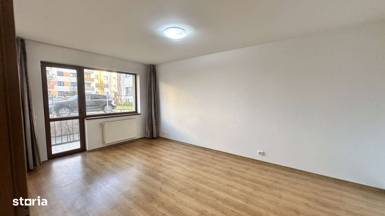 Ocazie !! Apartament 2camere decomandat + parcare zona Mall Coresi-9