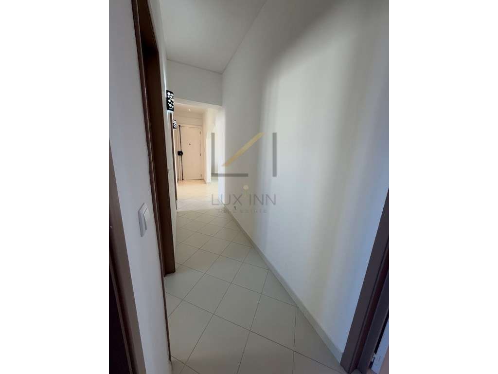 T2 Renovado e Mobilado a 300 metros da Praia-20