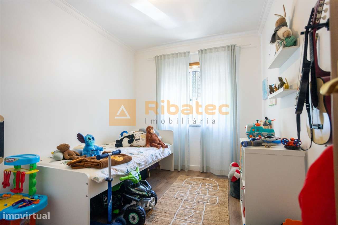 Apartamento T3 no Monte da Caparica-16