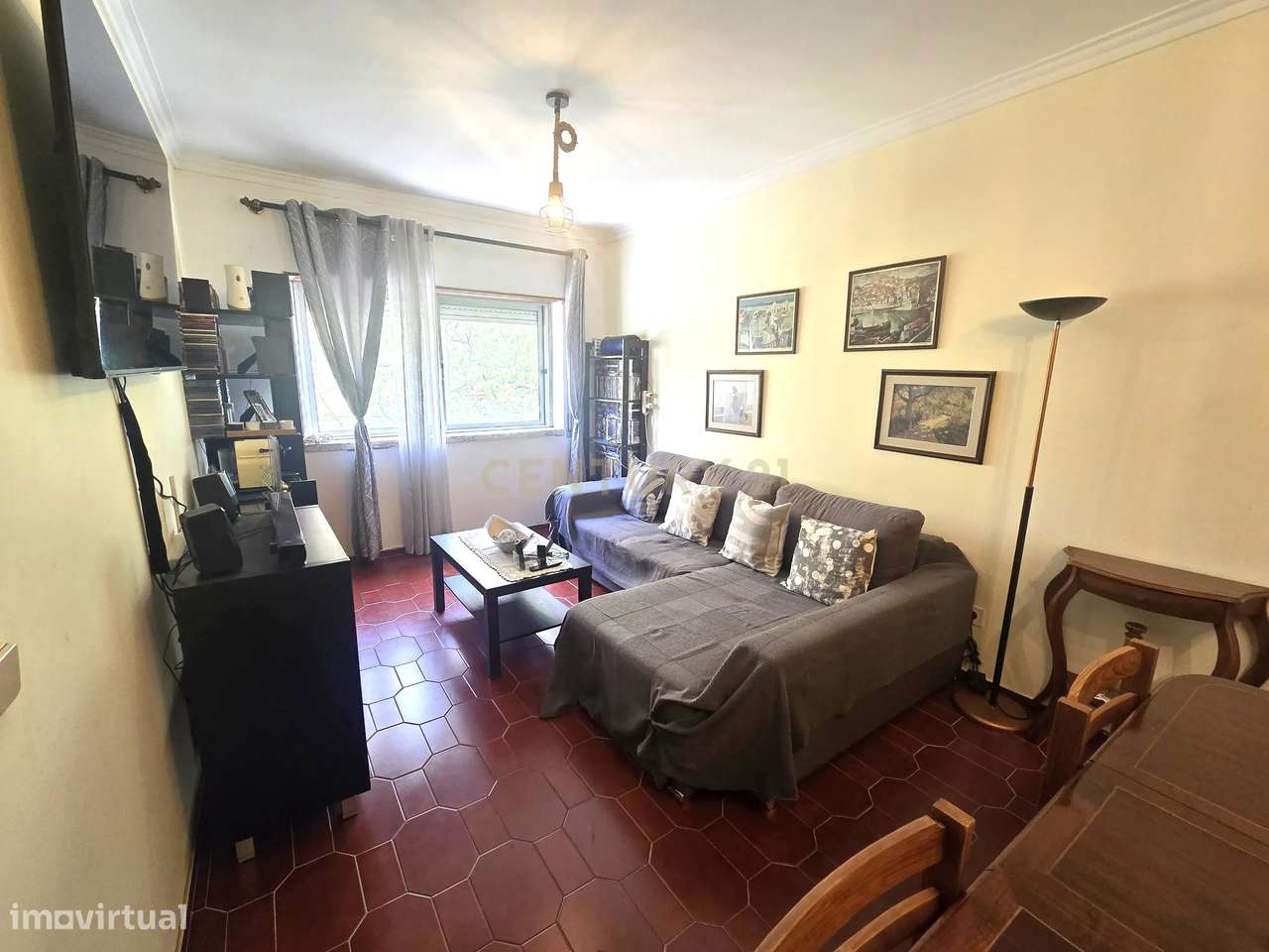 Apartamento T1 na Ramalha em Almada com Varandas e Elevador-5