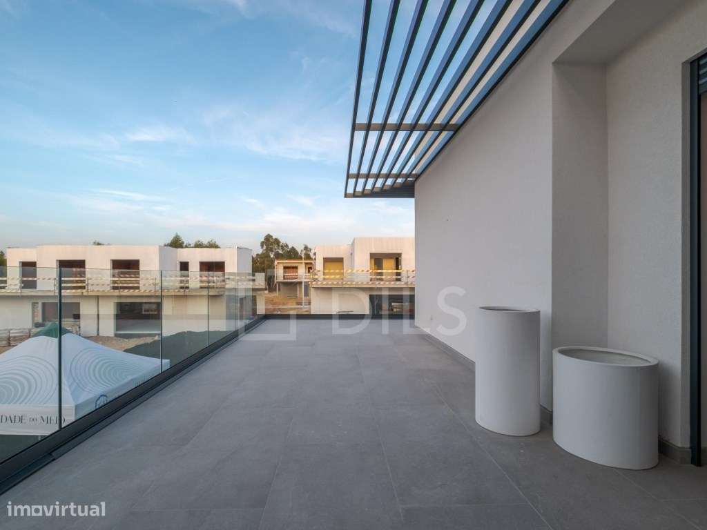 Moradia T3 com garagem e piscina na Herdade do Meio, Amora - Grande imagem: 4/68