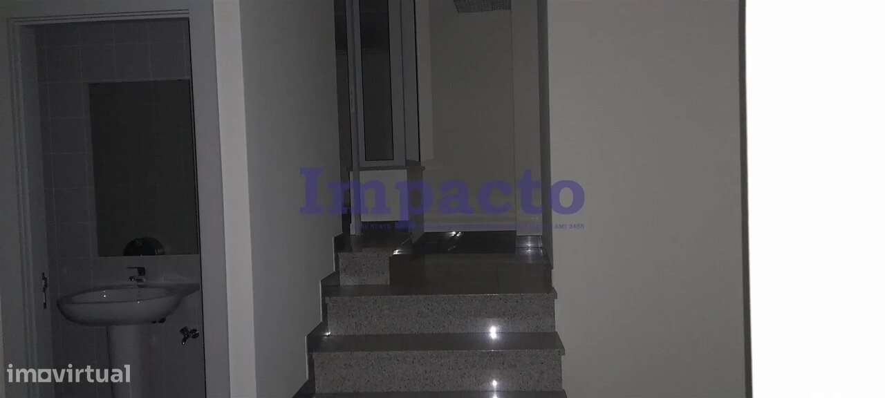 Loja em São João da Madeira para arrendar - Grande imagem: 2/2