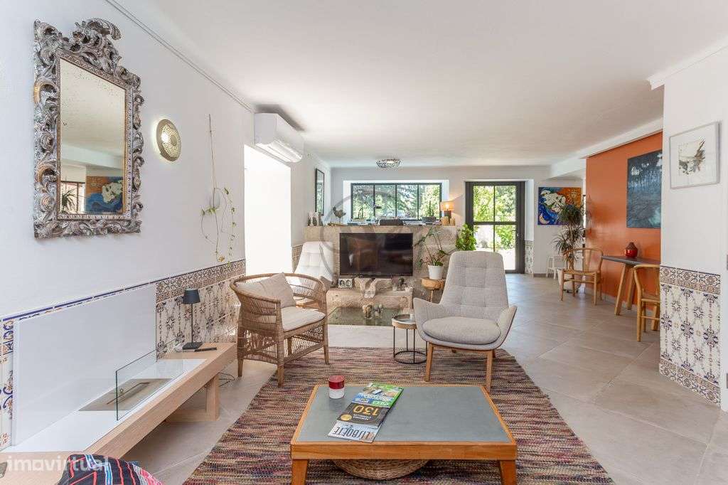 Moradia T5 com jardim e piscina no coração histórico de Azeitão-6