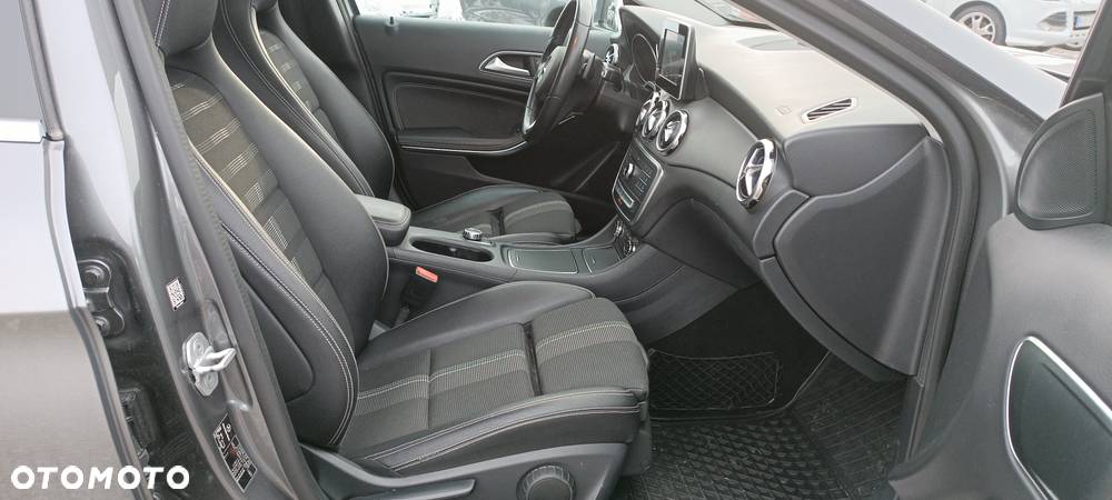 Mercedes-Benz GLA 200 7G-DCT UrbanStyle Edition - 18