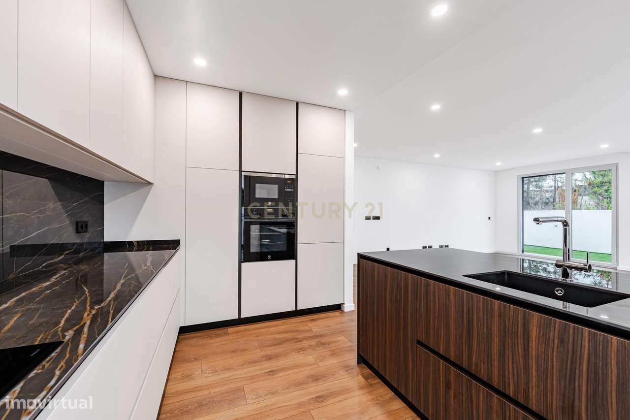 Moradia T3 Nova com Piscina em Palmela - Urbanização calma junto à A33-9