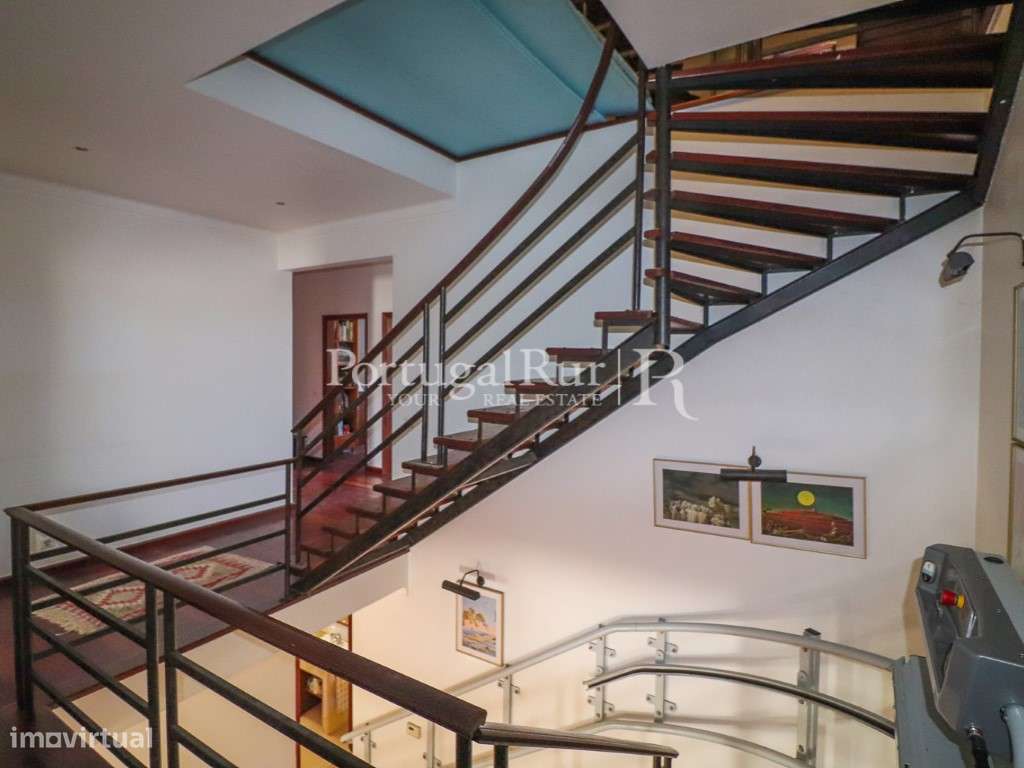 Elegante Moradia T4 com Jardim e Anexos em Alpiarça-25