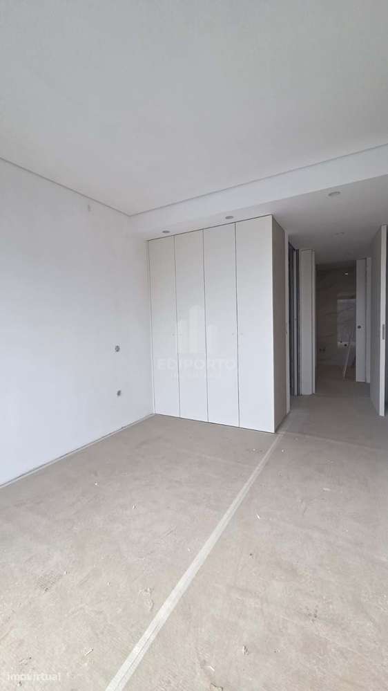 Apartamento T2 com Varanda e Garagem em Condomínio Fechado Conforto, Q - Grande imagem: 5/28