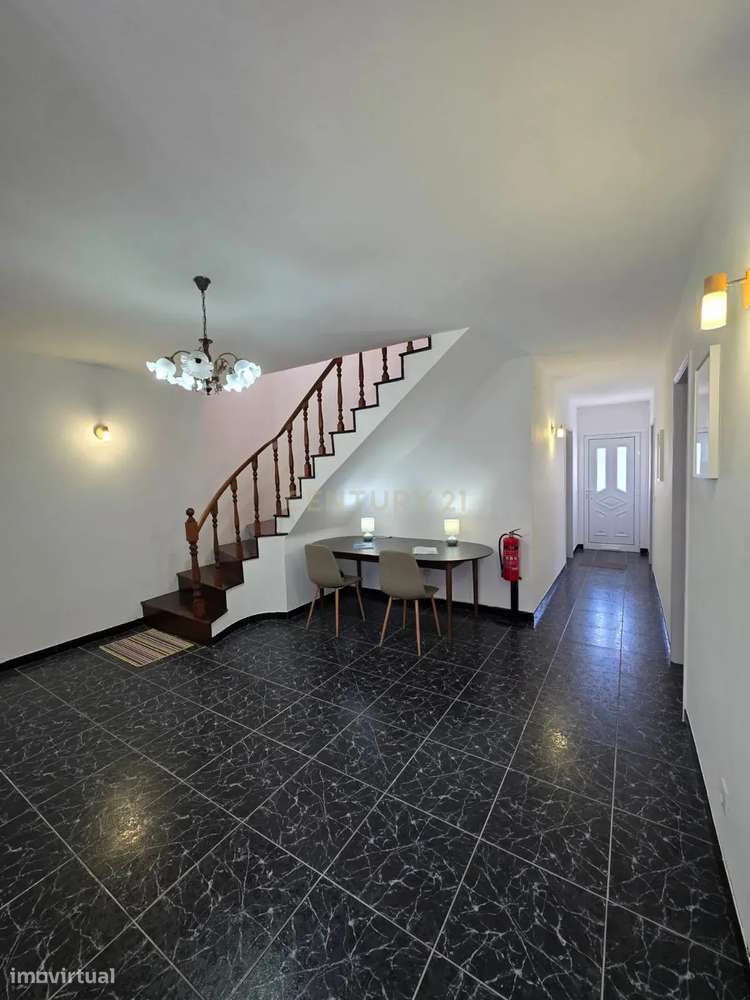 Moradia T5 Totalmente Equipada e Renovada com Vista Deslumbrante – Lom-13