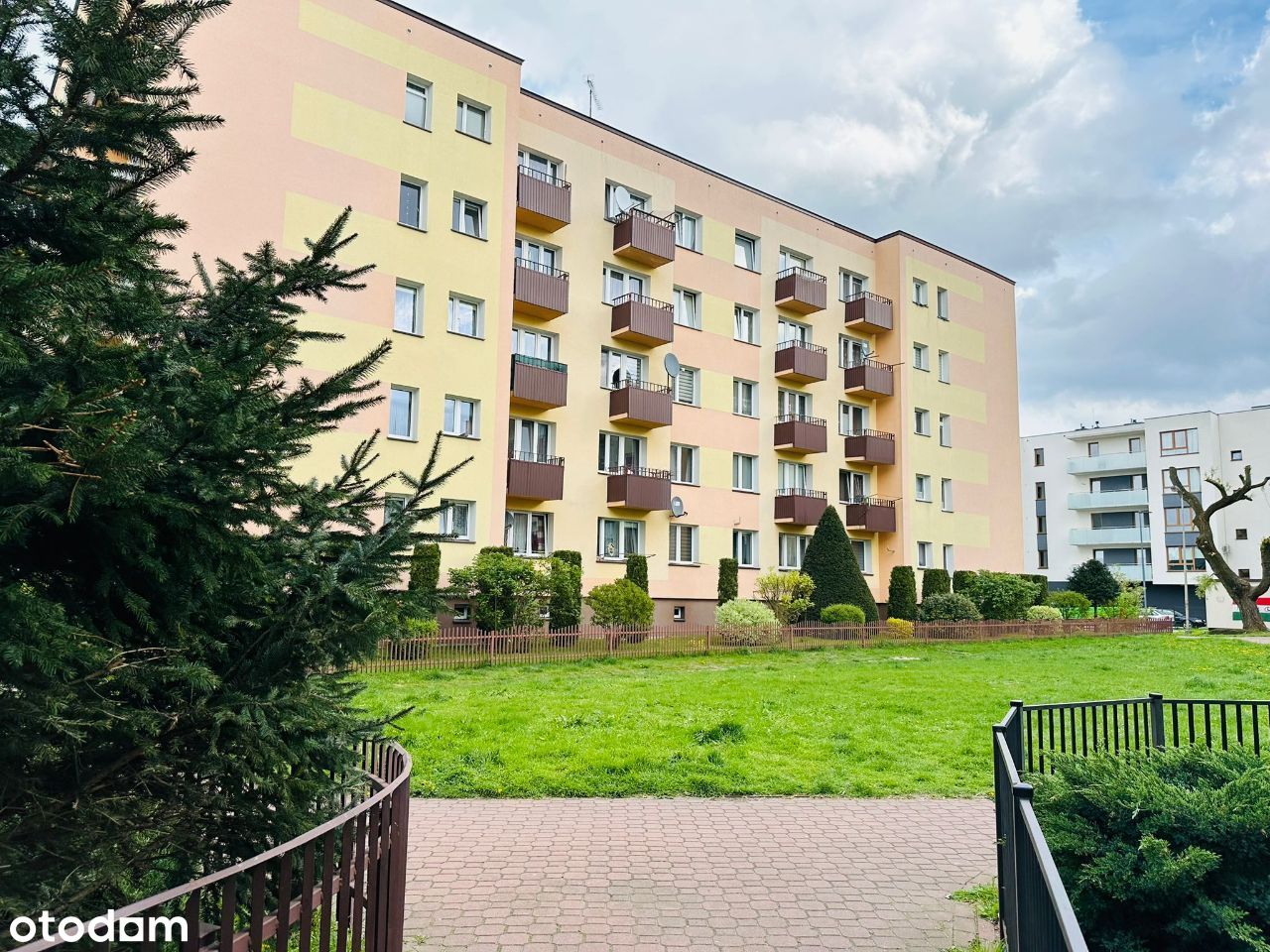 Grodzisk 2 pokoje,balkon,miejsce postojowe w cenie