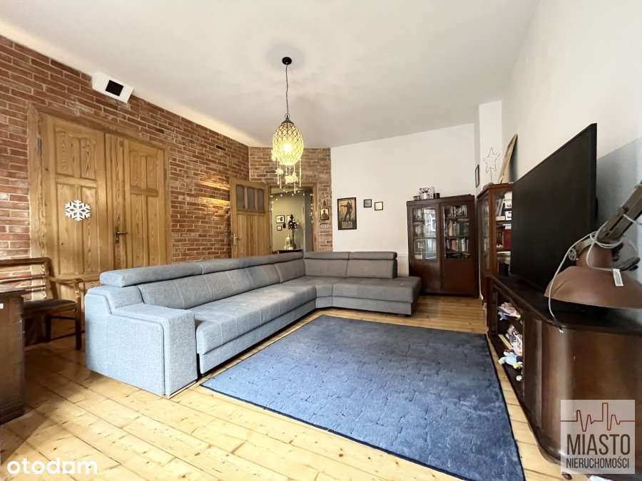 I piętro - 4 pokoje  -2 balkony-0