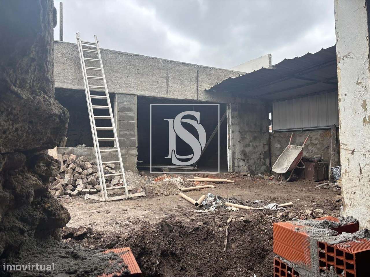 3 Moradias em Banda com Garagem Box – Viva com Conforto e Comodidade - Grande imagem: 3/18