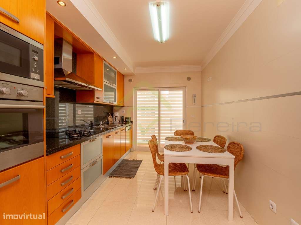 Apartamento T2 no Centro com boas áreas e excelente localização-4