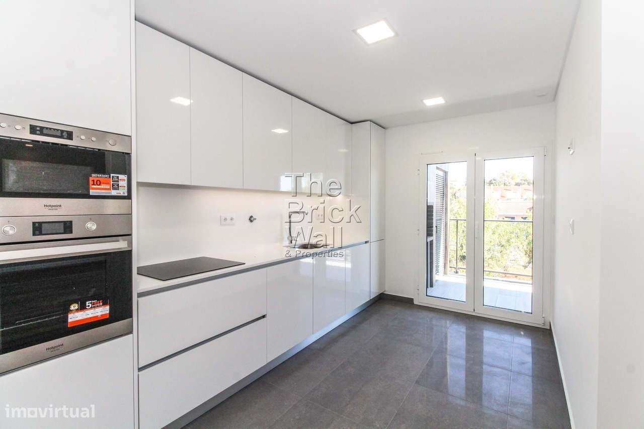 Apartamento T3 em condomínio fechado com piscina em zona central de Al - Grande imagem: 4/23