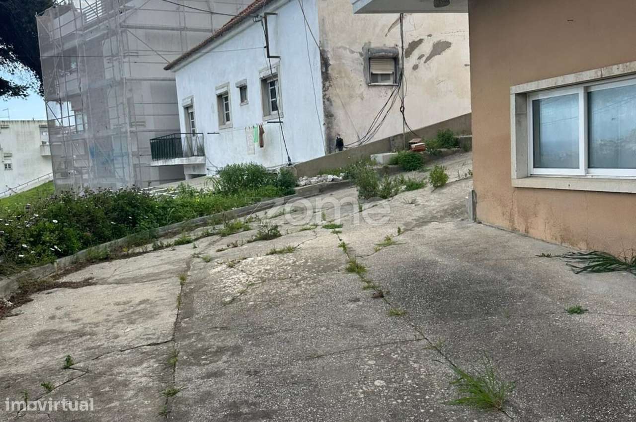 Predio Composto Por 8 Apartamentos