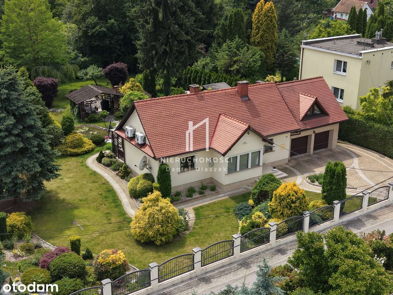 Dom z bajecznym ogrodem, altaną i oczkiem wodnym, Jasło, 19,5ar