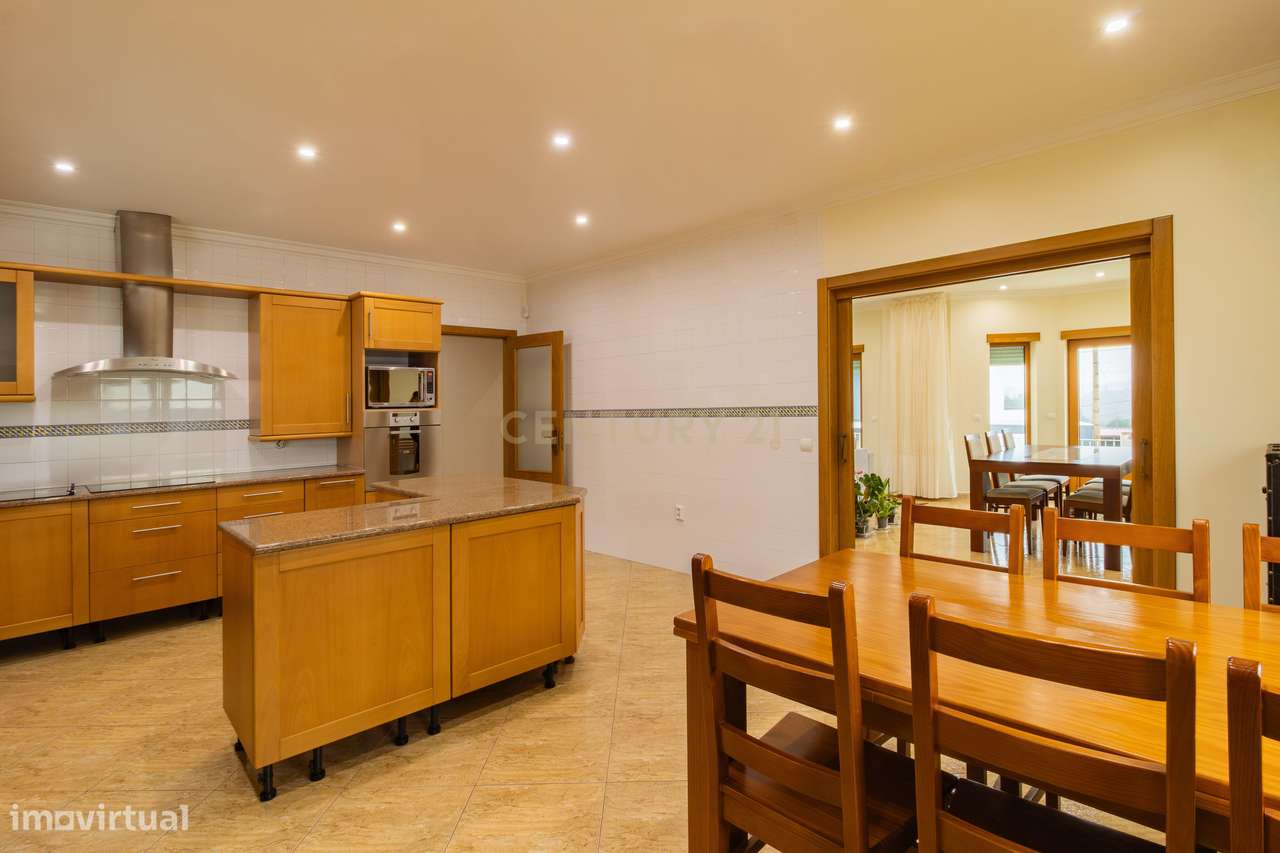 Moradia T4+1 Térrea com Vista Deslumbrante Próxima de Leiria - Grande imagem: 3/16