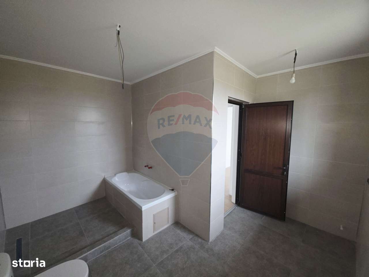 Casă cu livadă și teren generos – Girov-16