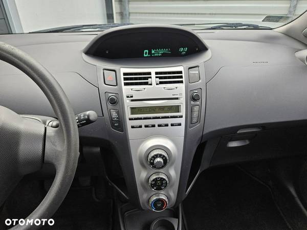 Toyota Yaris 1.3 VVT-i Luna - 29