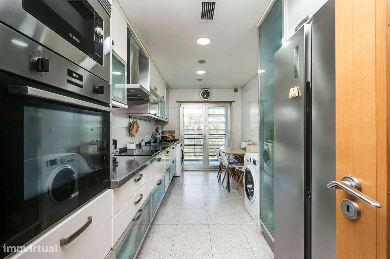Apartamento T3 com vista panorâmica sobre o Jamor em condomínio fechad-6