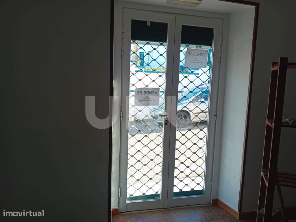 Moradia em banda R/C e primeiro andar-11