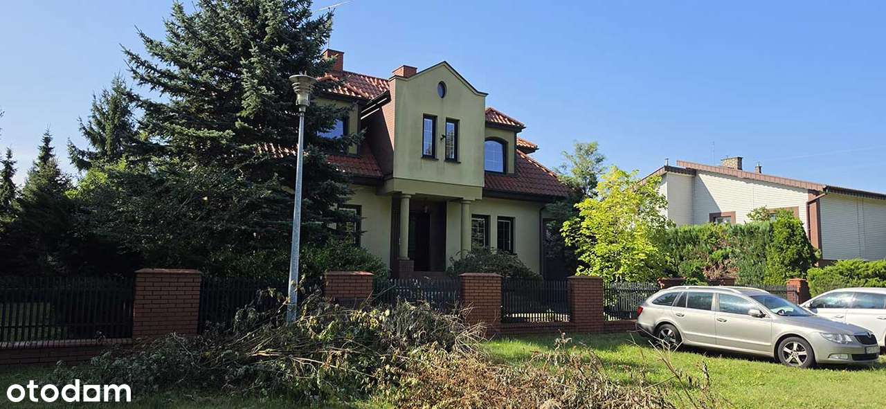 Komfortowy dom jednorodzinny, wieloletni ogród, garaże,-11