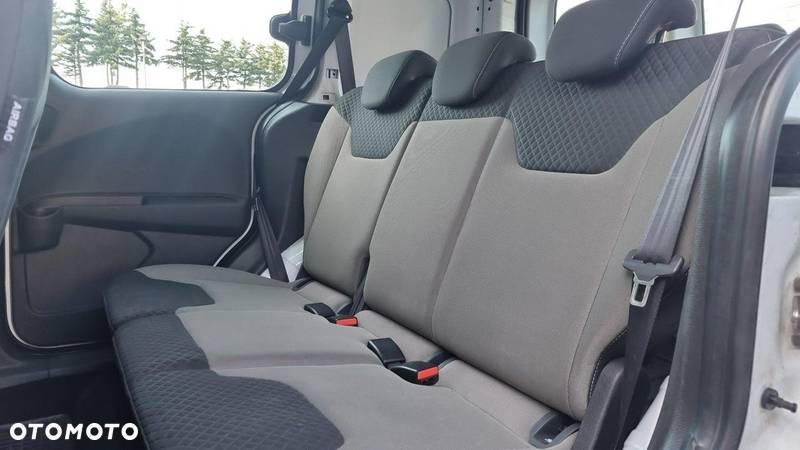 Ford Tourneo Courier - 16