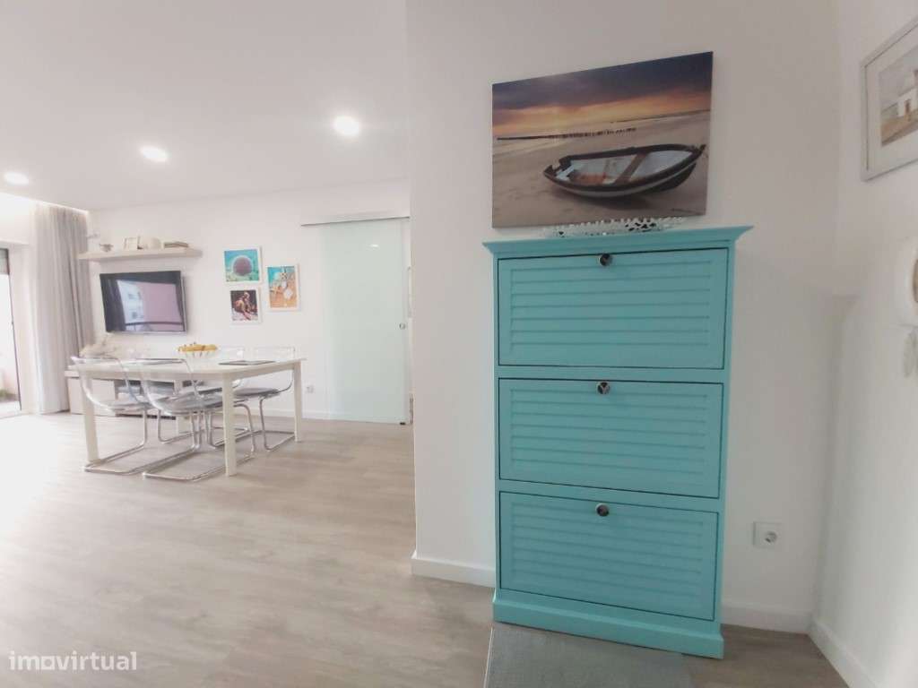 T2 remodelado em condomínio com piscina e campo de ténis-31