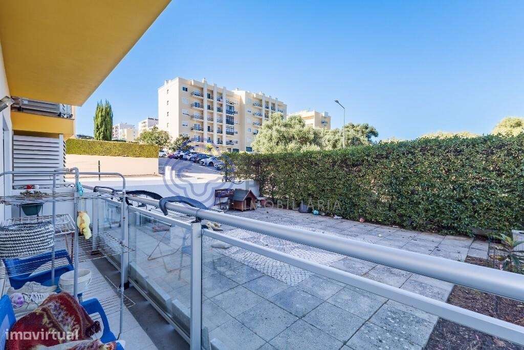 Apartamento T4 com 2 lugares de estacionamento, arrecadação e dois ter-9