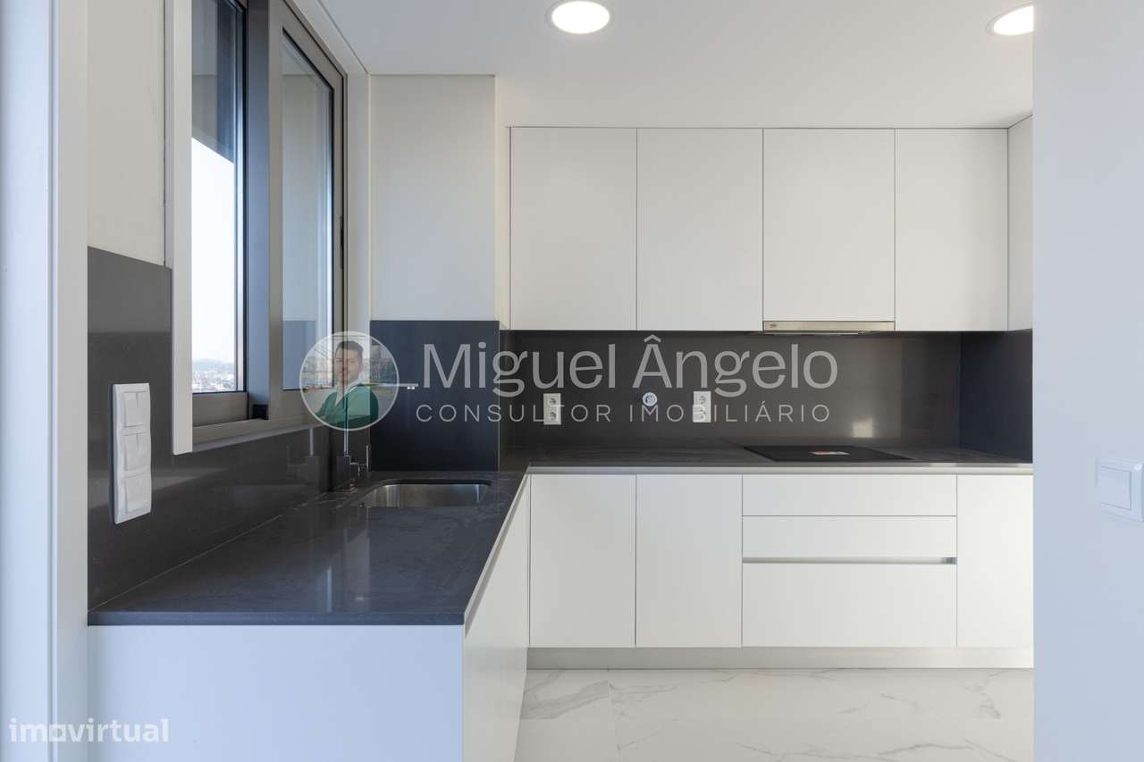 T3 Penthouse com terraços e três frentes no coração de Espinho-42