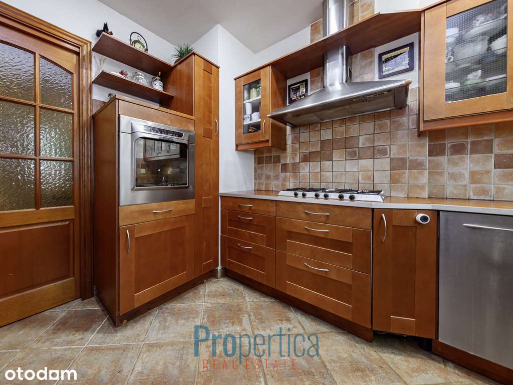 Solidny i funkcjonalny dom w Piastowie-6