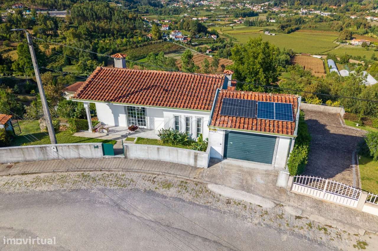 Moradia T3+1 com amplo terreno em Selho de São Lourenço – Guimarães... - Grande imagem: 2/24