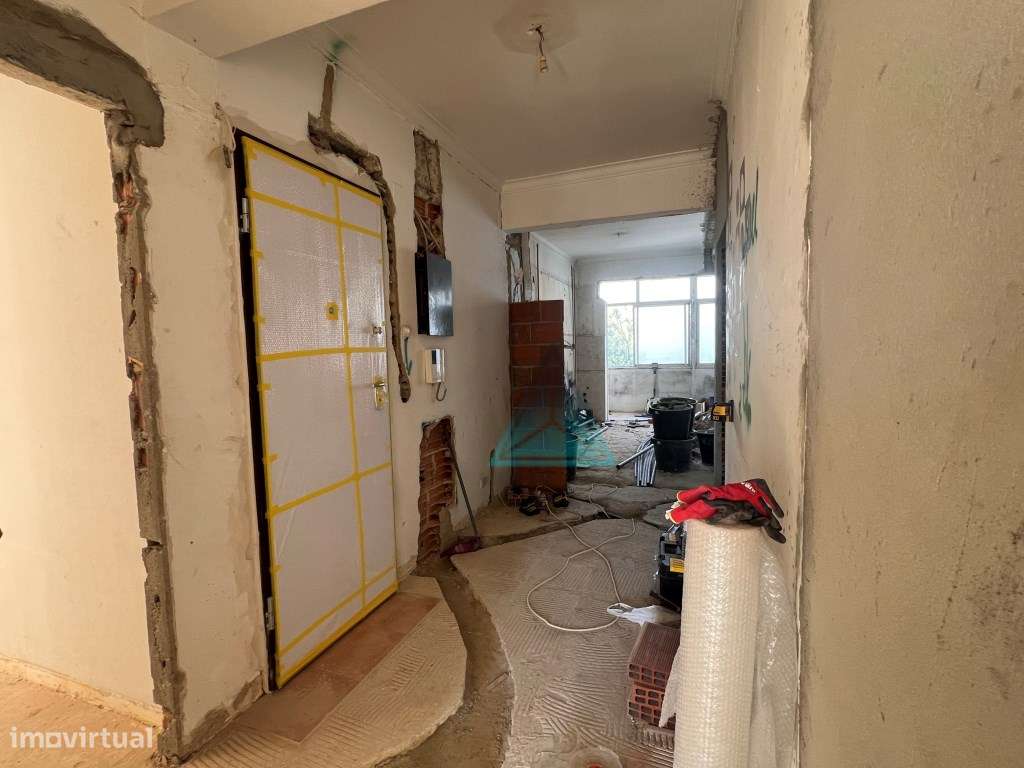 Apartamento T3 em remodelação Cova da Piedade situado num 2º andar ...-6