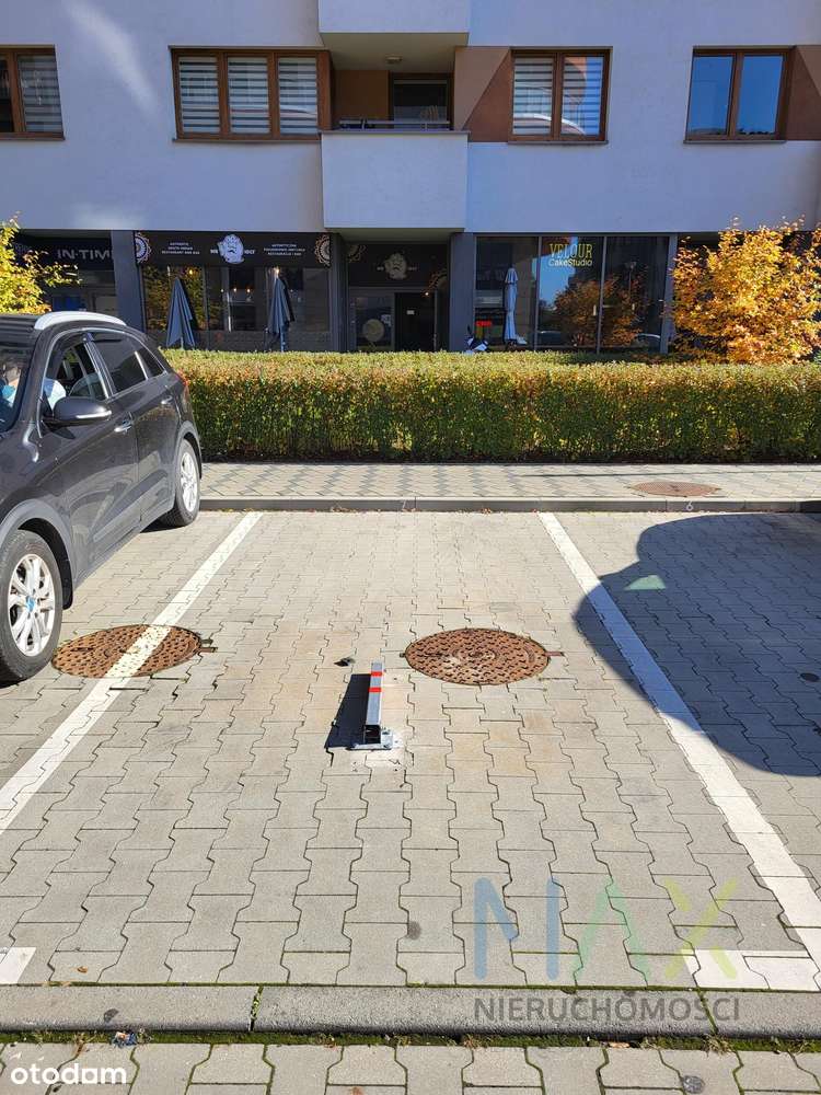 Miejsce postojowe zewnętrzne Dobrego Pasterza 120