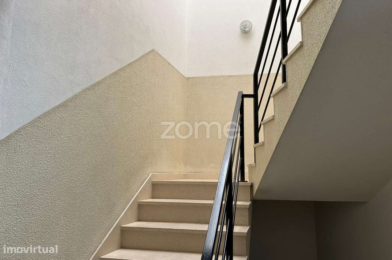 T2 com sótão, varanda e terraço — Charneca da Cotovia, Sesimbra - Grande imagem: 4/28