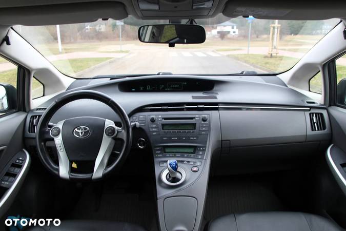 Toyota Prius 1.8 HSD Premium - 27